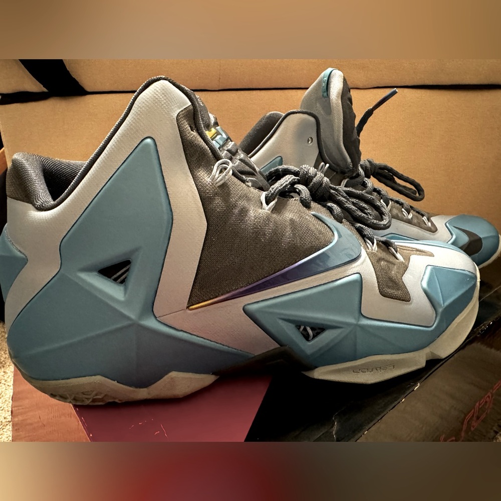 Lebron XI Gamma Blue (Size 10)